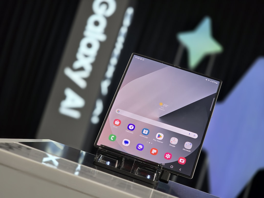 Motorola's Foldable Revolution: How the Razr Captured 50% of US Market While Samsung Struggles — detailed view